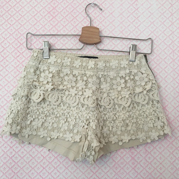 CROCHET LACE SHORTS - Picture 1 of 5